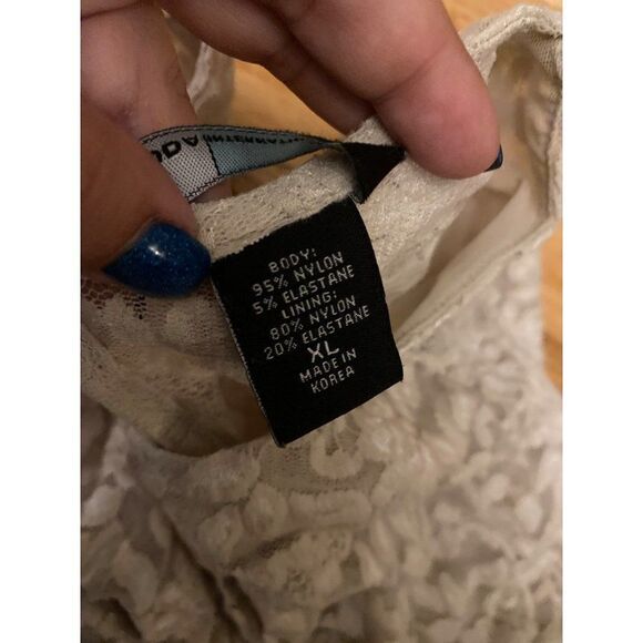 Moda International, women’s beige floral lace peplum cap sleeve blouse size XL - Picture 9 of 9